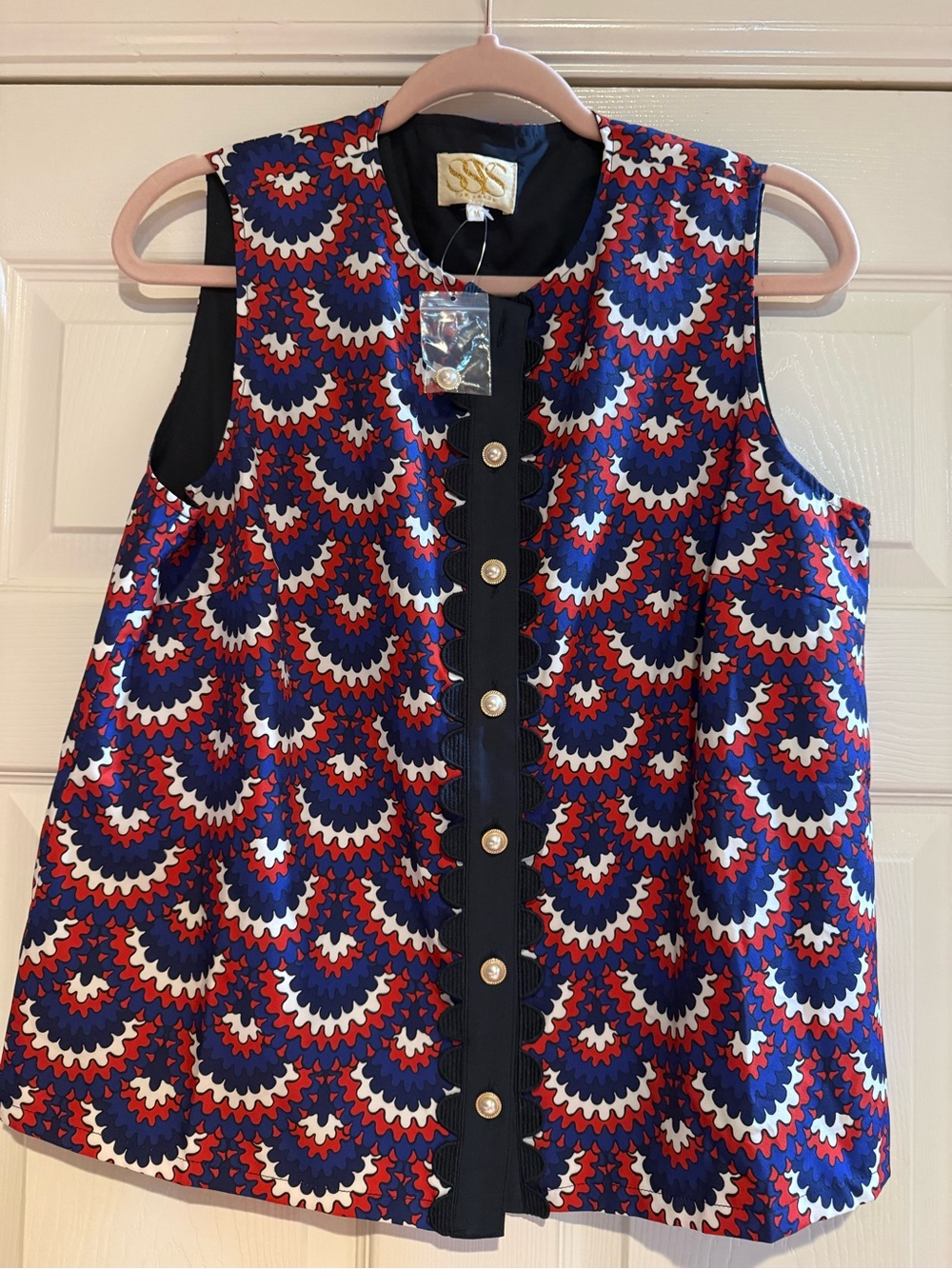 SSYS Sleeveless Everly Scallop Trim Top In Banner Blooms Medium Red,Blue White - Picture 2 of 8